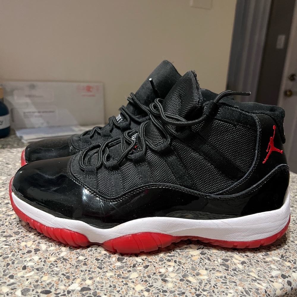 Jordan Bred  11 retro size mens size 10.5